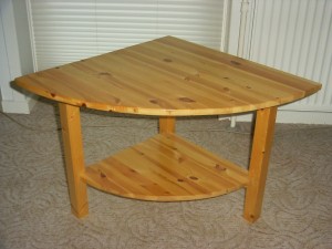 Corner table